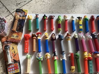 Nice vintage lot of Pez candy dispensers toys Star WarsToy Story etc