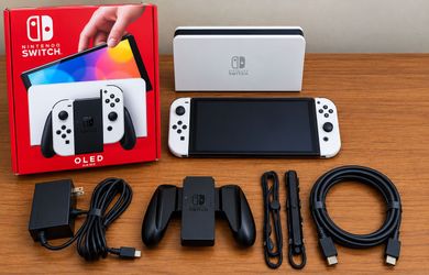 Nintendo Switch OLED White – Complete in Box- Excellent Condition