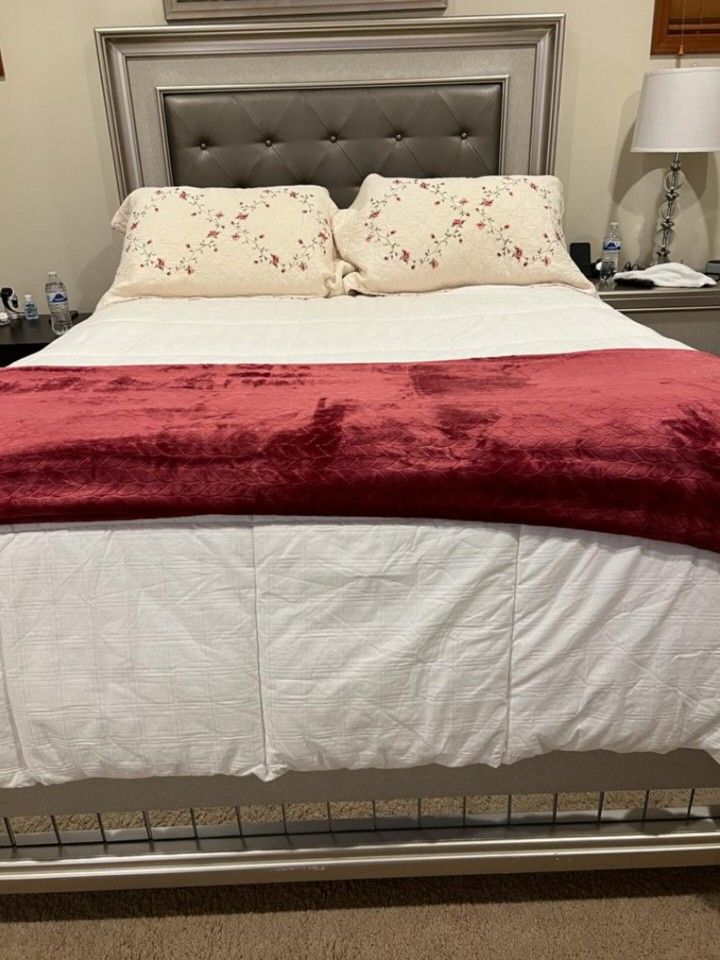 Queen Beds Set. Bedroom Set for Sale in Everett, WA OfferUp