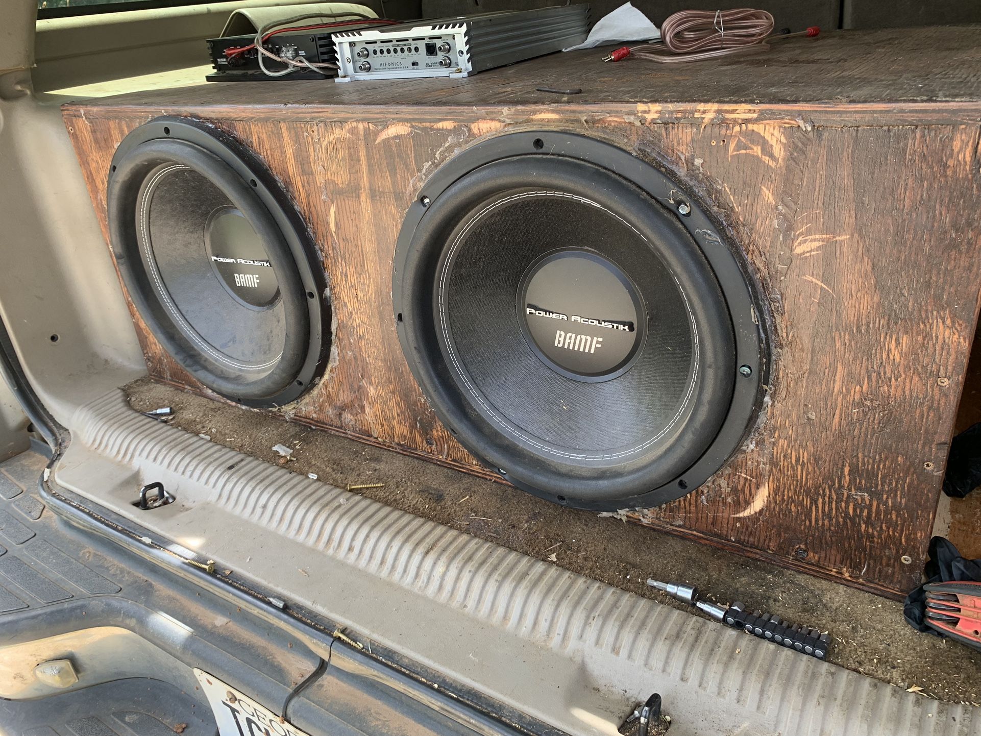 2.  15 In Bang Subs And 2. 3000 W Amps