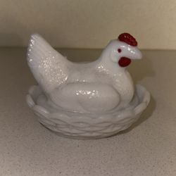 WESTMORELAND Milk Glass Hen-On-A-Nest Red Comb 3” x 3.5” x 2.5” 1950’s