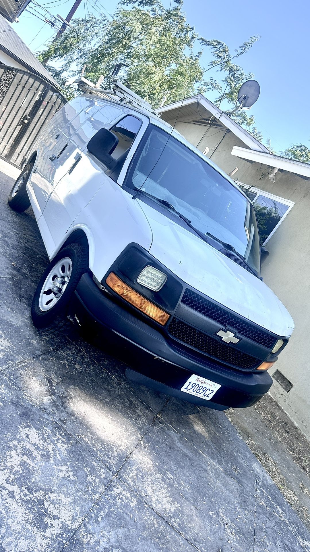 Chevy Express Cargo van - Clean Title
