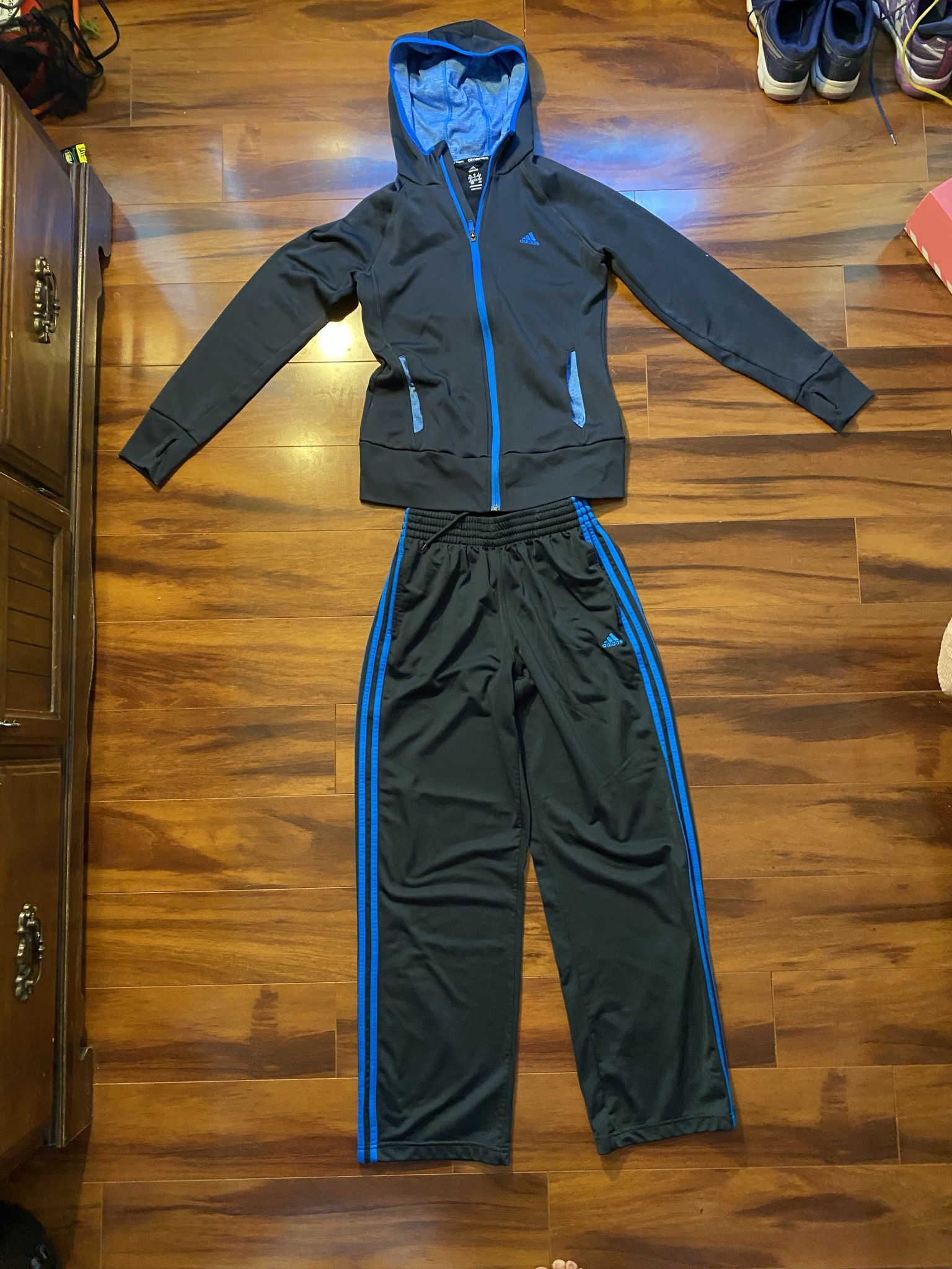 Adidas Women’s Sweat Suit And Pants