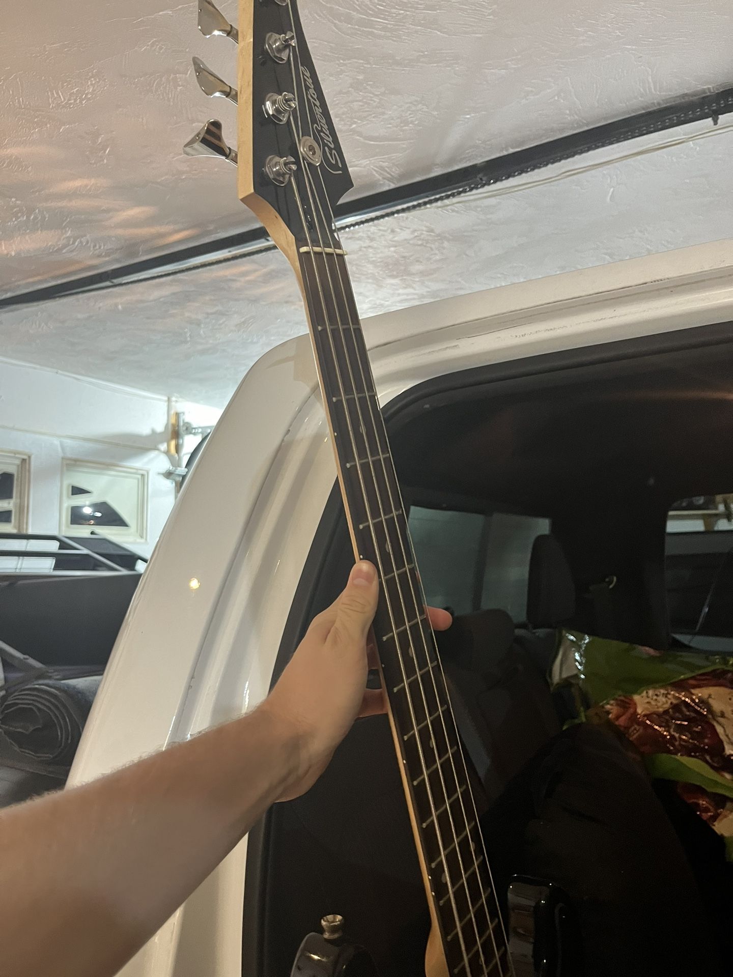 Electric guitar