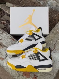Air Jordan 4 “sulfur” size 6y/7.5w