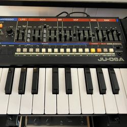 Roland JU-06a With K-25m Keyboard