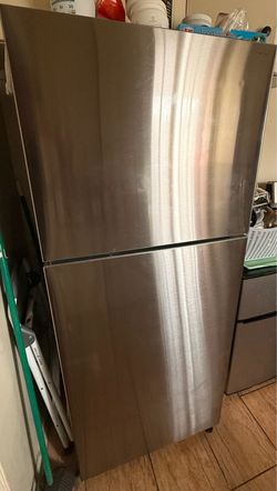 Samsung 15.6 cu. ft. Refrigerator - Like New (Costco)