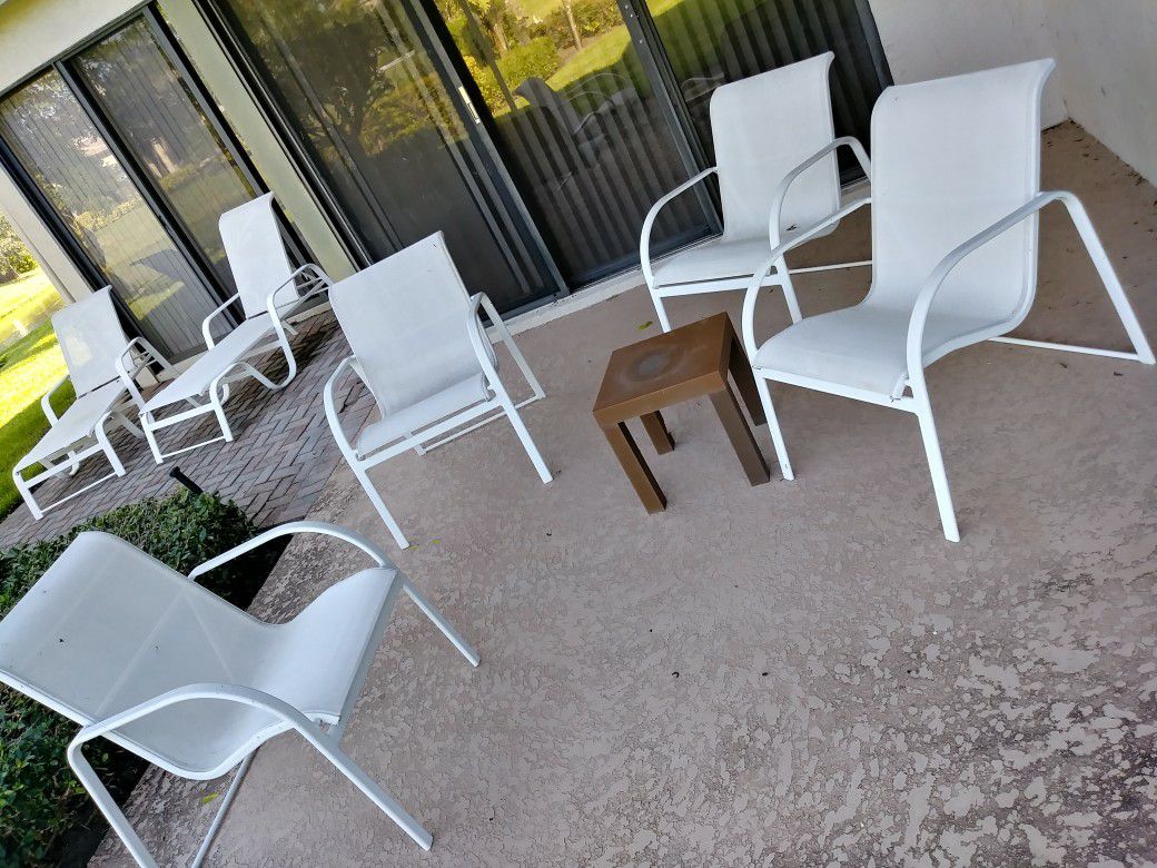 Must sell! 4 piece outdoor aluminum patio furniture