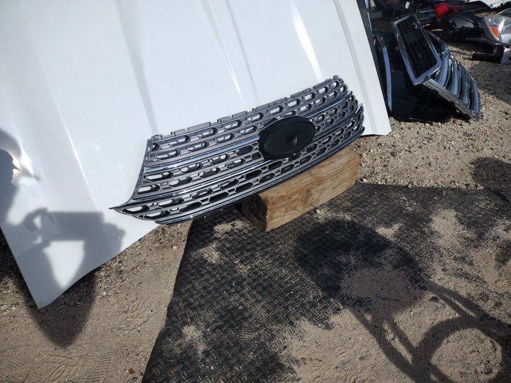 Front Grill Black And Chrome For Explorer 2020 OEM Part