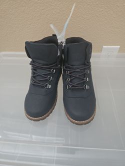 Boy boots