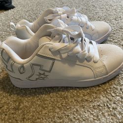Dc Shoes Size 7 Women’s