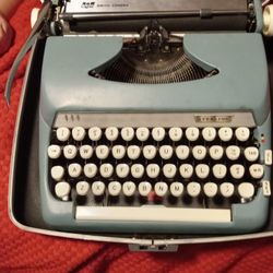 Smith -Corona Antique Typewriter In Permant Carry Around Box