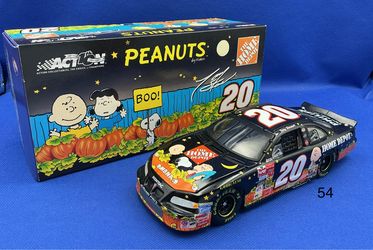 Action Racing 1:24 Tony Stewart #20 Home Depot In Search of the Great Pumpkin
