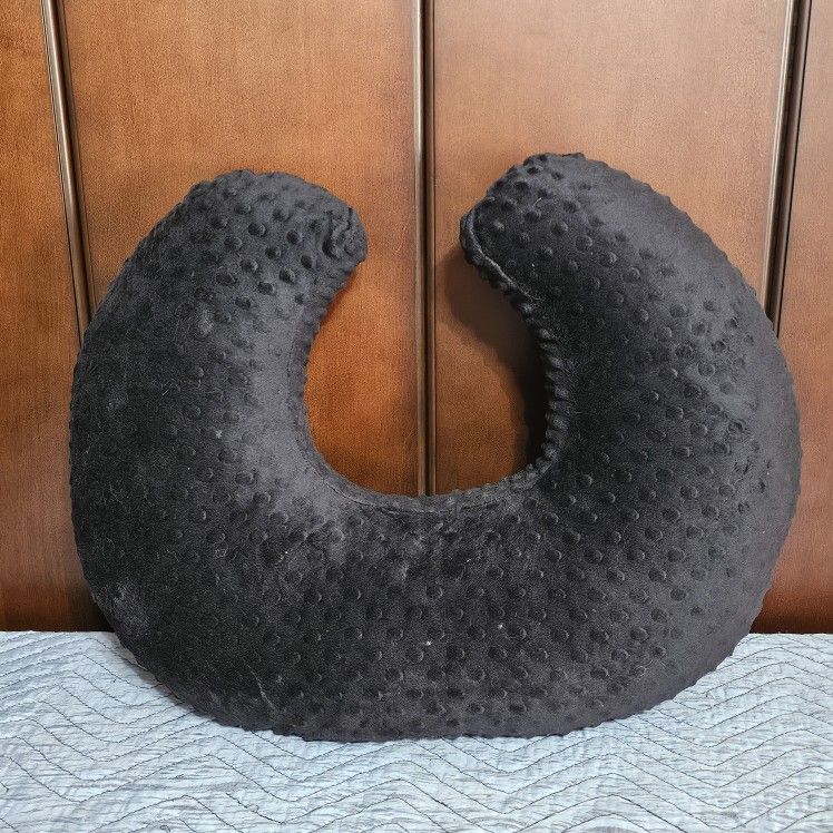 Nursing/Newborn Lounger Boppy Pillow Like New, Removable Cover In Black.