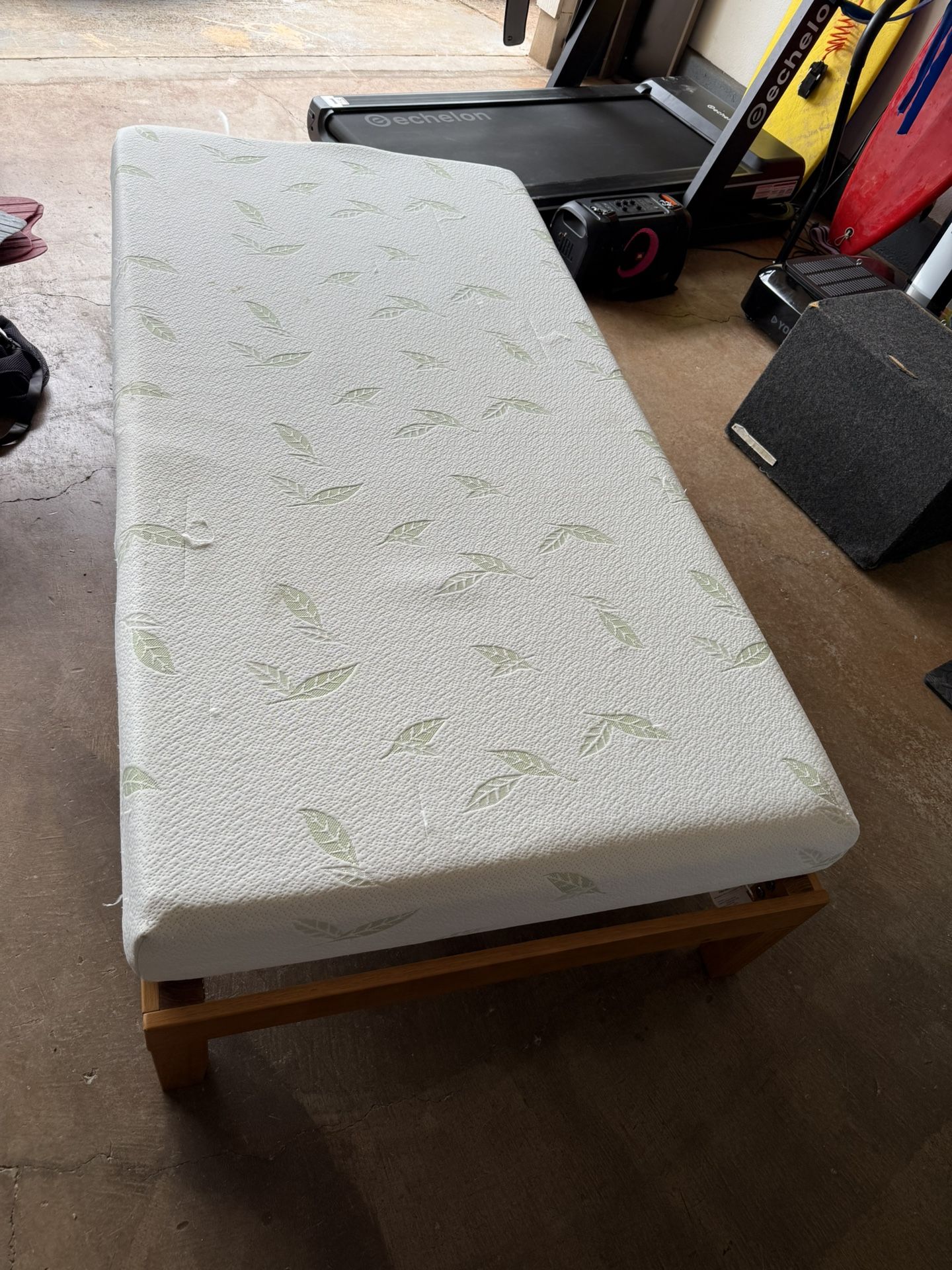 Twin size Bed With Mattress In great condition