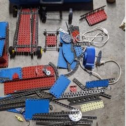 Vintage Gilbert Erector Set With Case