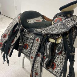 Montura charra bordada con cantinas Cuadradas