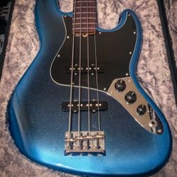 Fretless American Fender Professional 2 Bass 4 String Guitar With Hard Shell Case