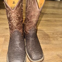 Python Boots Size 7.5