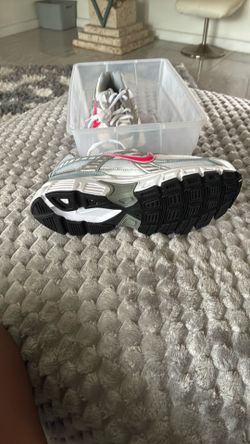 Women Nike size 8