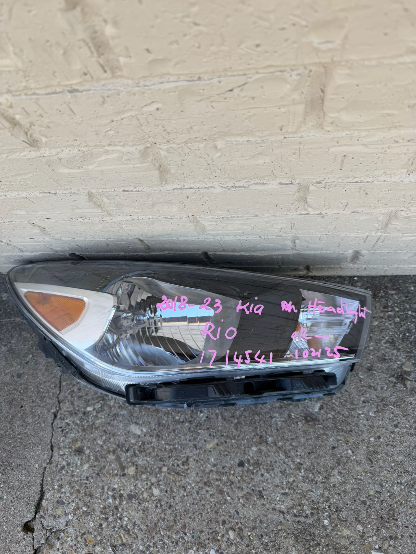 2018-23 Kia Rio Right Headlight
