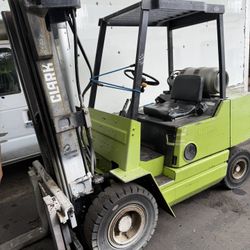 Clark 6,000 lb Forklift – Runs & Lifts
