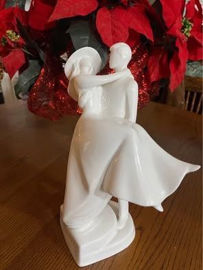 Vtg 89’ Royal Doulton OVER THE THRESHOLD Statue Figure - 12” tall Mint Condition