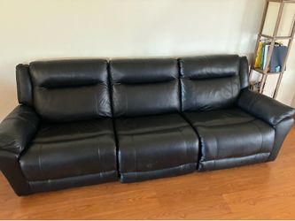 Recliner sofa.   3 seats  no plug   🔌.