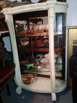 Antiques display curious