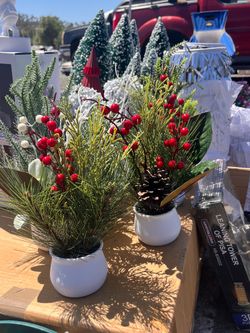 5 small artificial Christmas floral arrangements