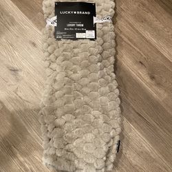 New Beautiful Beige Throw Blanket 