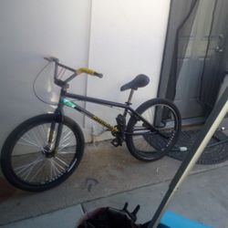 Sunday 24 Inch Black And Yellow 