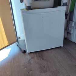 Upstream Mini Fridge 