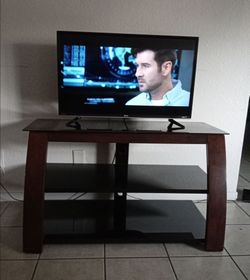 Tv stand w/32" smart