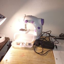 Mini Craft Sewing Machine With Accessories