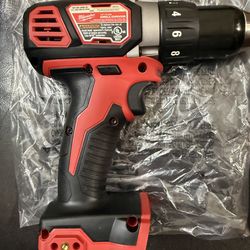 Milwaukee Drill Driver M18
