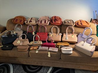Vendo Lote De Bolsos Para Dama Por No Tener Tiempo Para Venderlas.