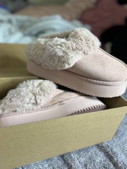 Size 8 Brand New Pink Platform Slippers