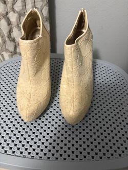 Charlotte Russe beige boot