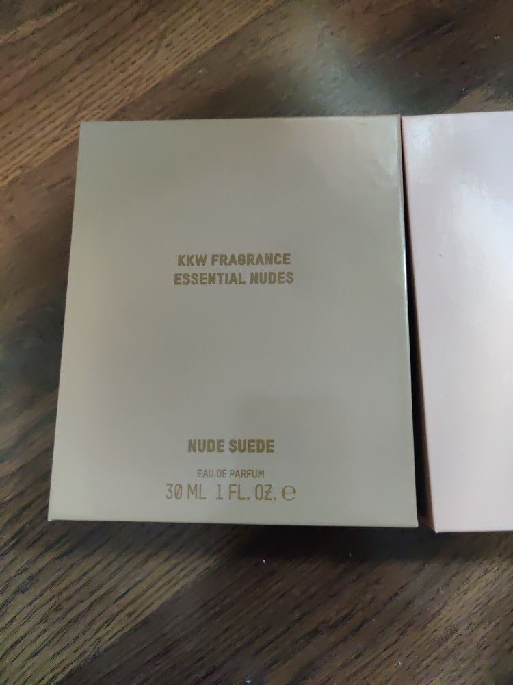 KKW Nude Silk And Nude Suede