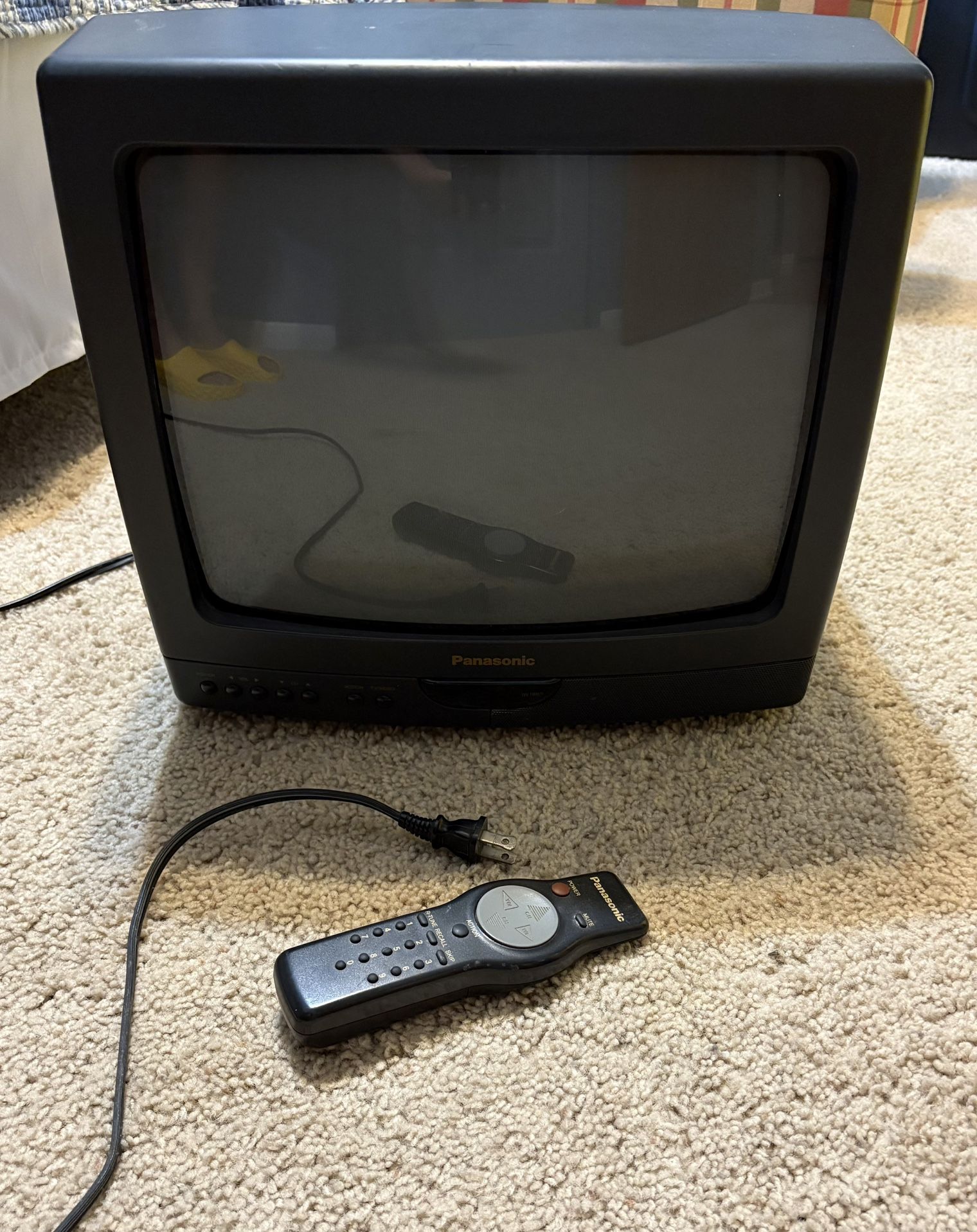 Vintage 1993 Panasonic 13" CRT TV Works. With Original Remote. Black- model CT-13R10R Used