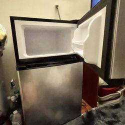 Mini Refrigerator Insignia 