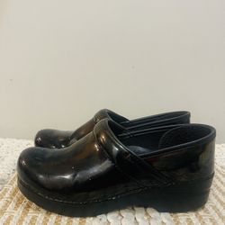 Dansko clogs sale size 2025 39