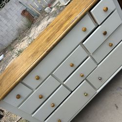 Chest Of Drawers Missing A Couple Knobs 