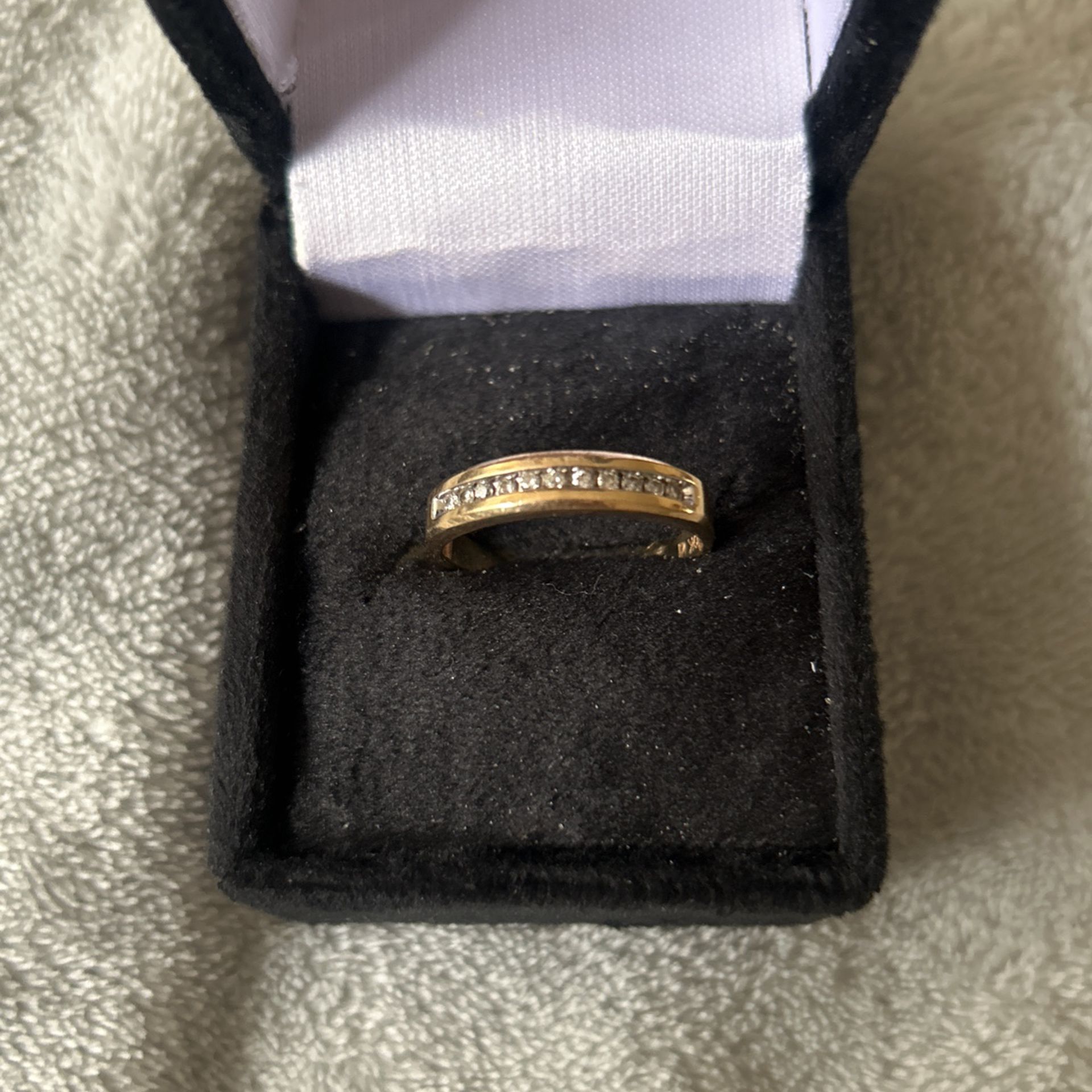 10 Kt Gold Diamond Ring