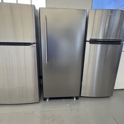 Vitara 30”  Freezer 16.7 Cu Ft Capacity 