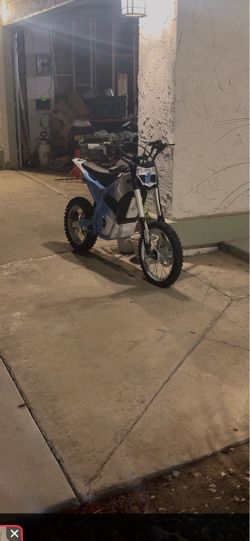Yozma in 10 blue and white