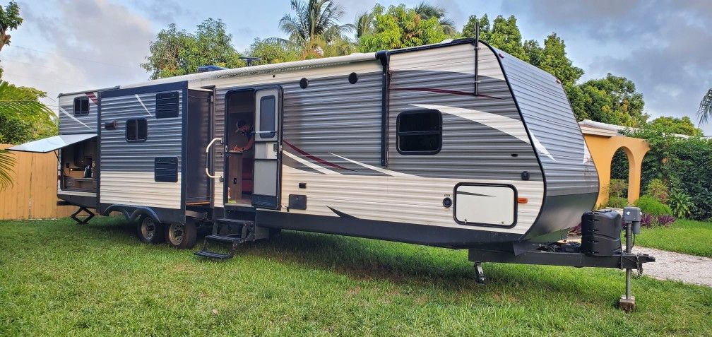 2018 Coleman 337BH