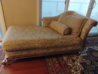Beautiful chaise lounge/fainting couch