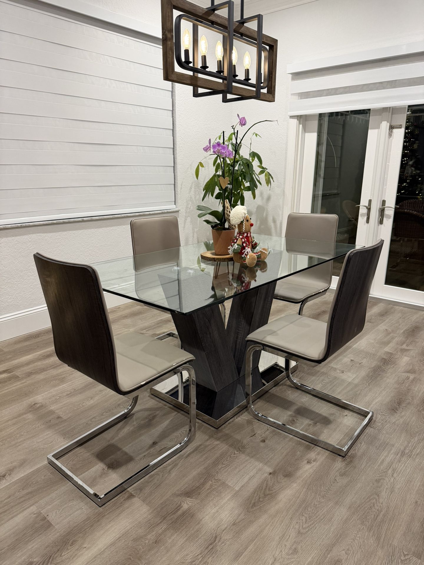 Beautiful Dining Table With Chairs 
